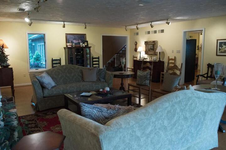 The Inn at White Oak