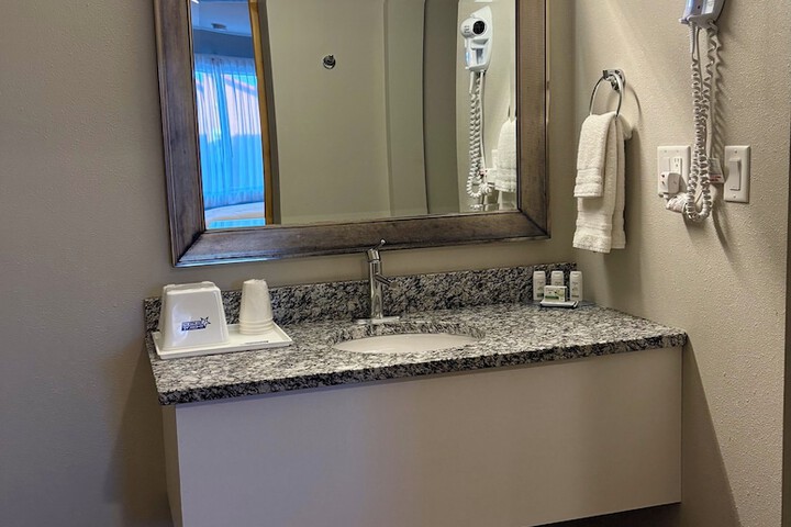 Americas Best Value Inn Wall