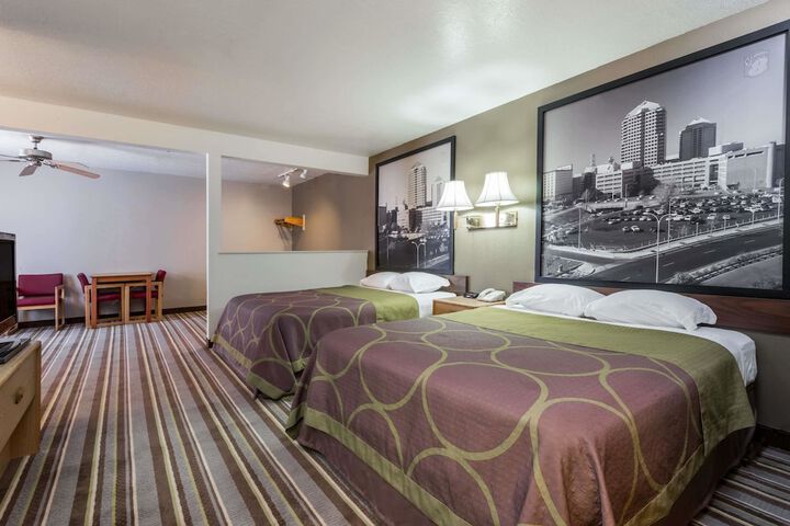 Room 15 of 19