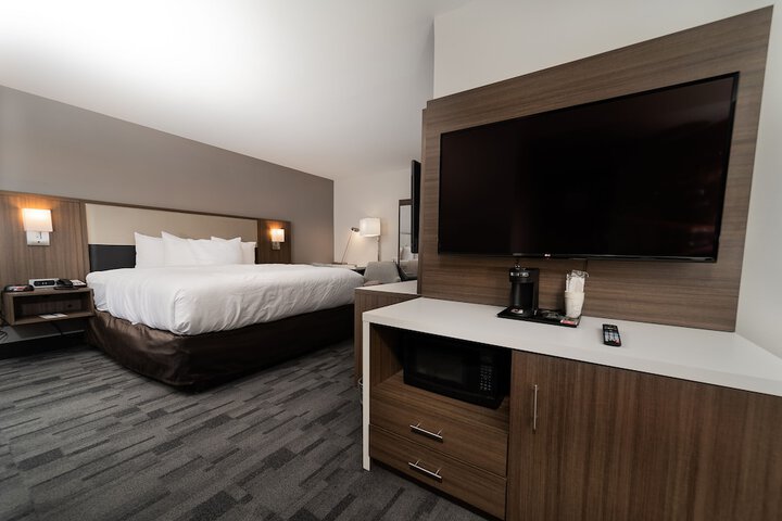 Room 33 of 108