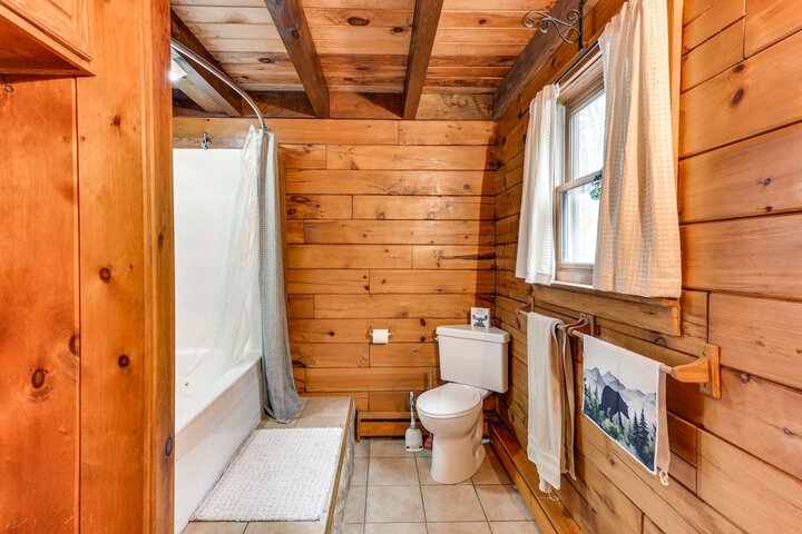 Lock Haven Cabin w / Wood Stove & Mountain View!