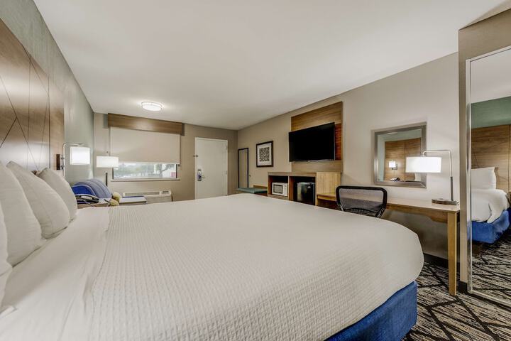 Room 18 of 28