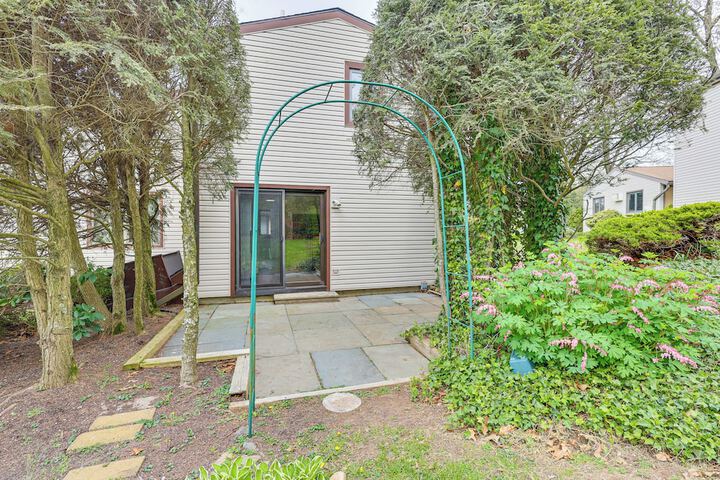 Quaint Bristol Townhome 14 Mi to West Hartford!