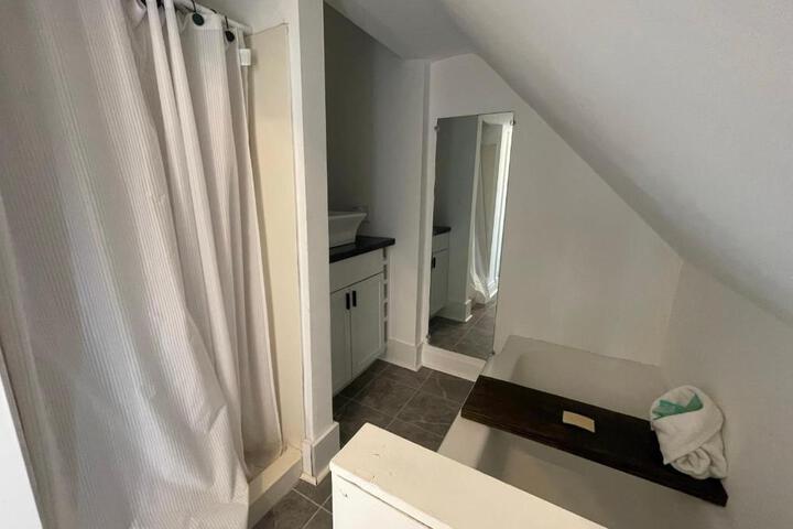3 Bedroom House with Lake Pepin views with access to shared pool
