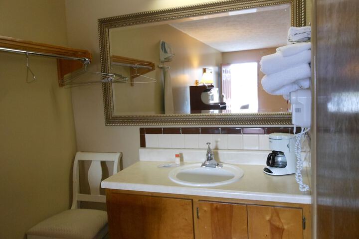 Room 6 of 24