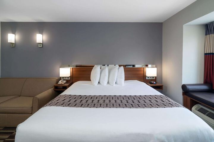 Room 17 of 26