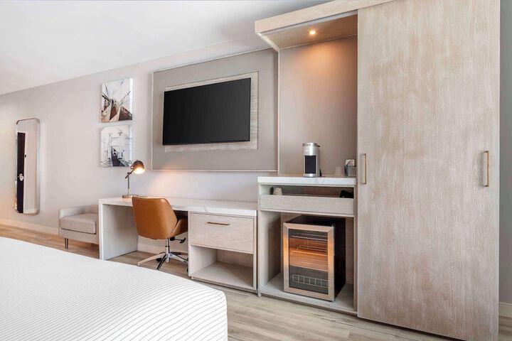 Room 35 of 61