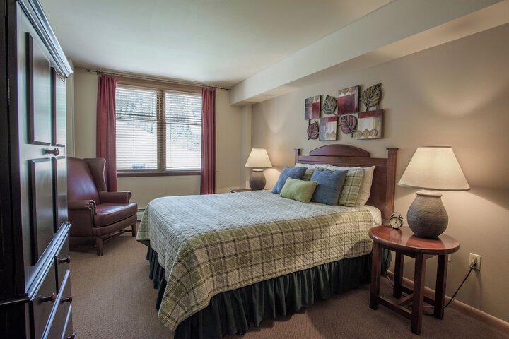 Zephyr Mountain Lodge