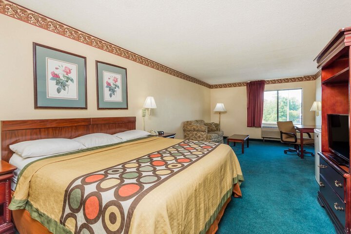 Super 8 by Wyndham Piedmont Greenville Area
