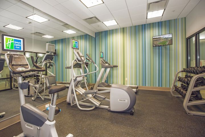 Holiday Inn Express & Suites Pittsburgh North Shore by IHG