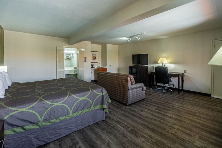 Room 17 of 27
