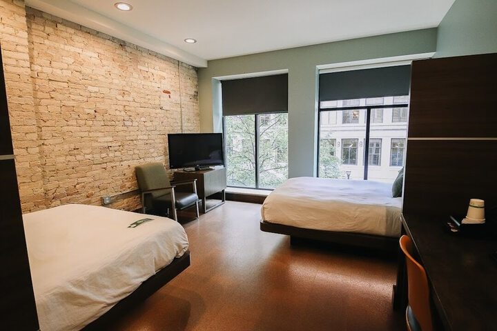 Room 8 of 112