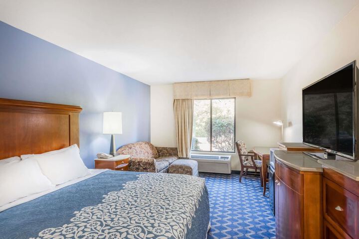 Room 10 of 24