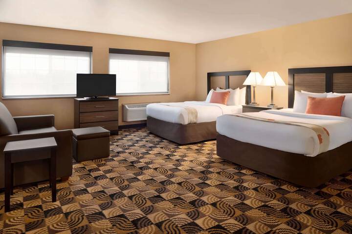 Hawthorn Extended Stay by Wyndham Milwaukee Airport