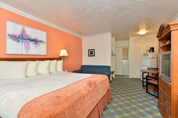 Room 9 of 25