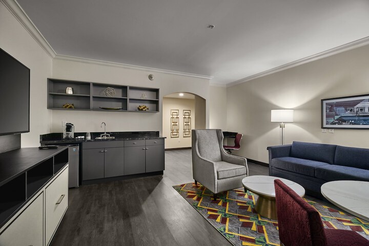 Room 25 of 43