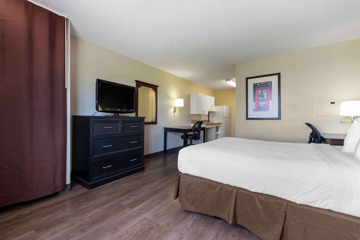 Room 16 of 28
