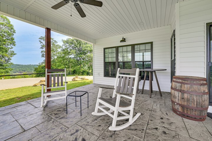 Dale Hollow Cottage w / Covered Porch & Lake Views!