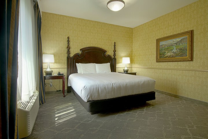 Room 27 of 64