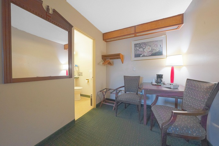 Room 21 of 40