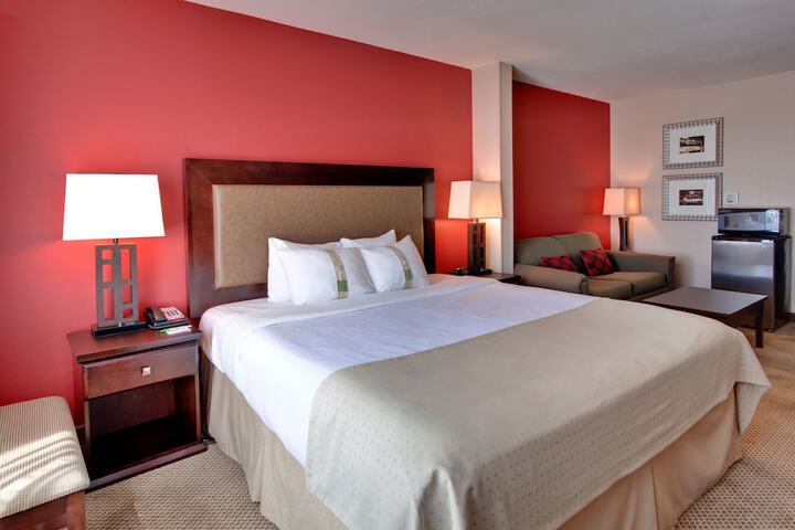 Holiday Inn & Suites Bakersfield by IHG