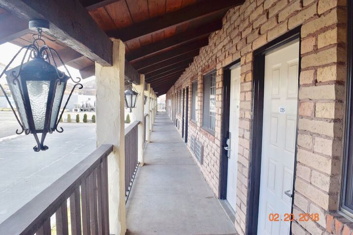 Ballroom/Hall 34 of 36