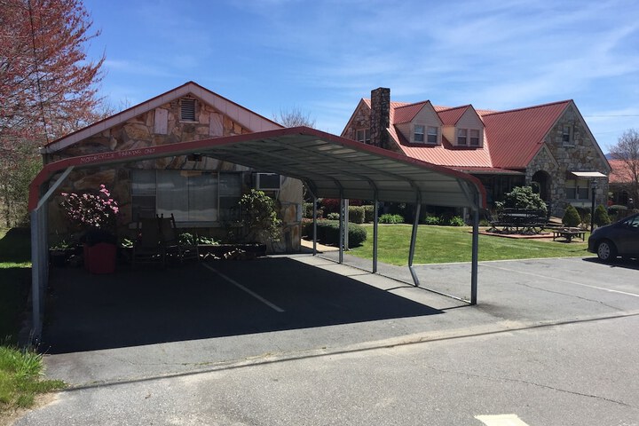 Phillips Historic Motel & Cottages