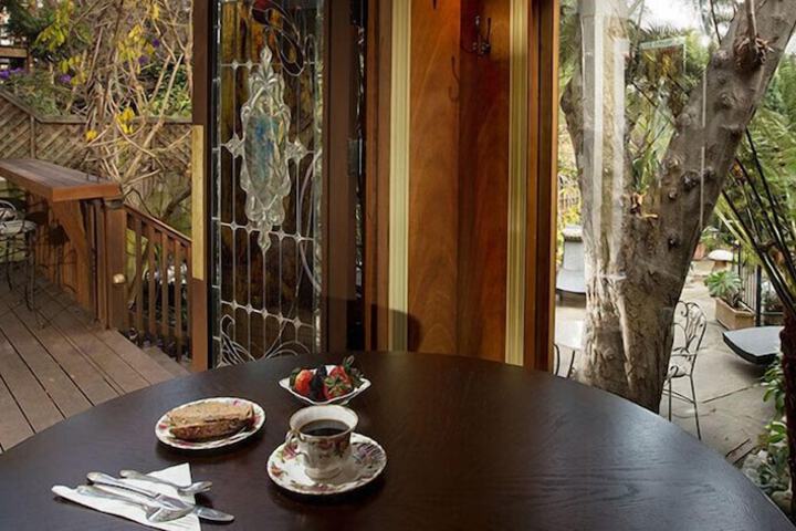 Breakfast/Coffee Service 29 of 35