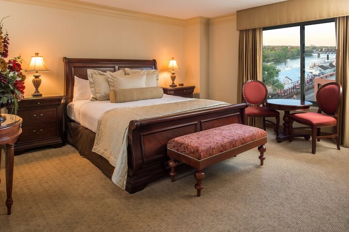 Room 44 of 108