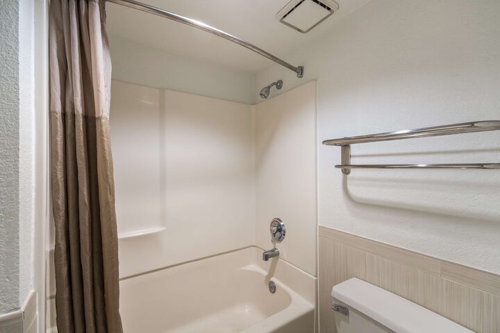 Room 12 of 33