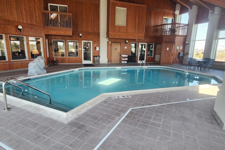 Ten Pin Inn & Suites