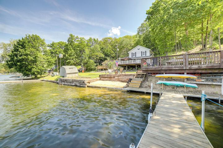 Big Pine Island Lake Cottage w / Boat Dock & Kayaks