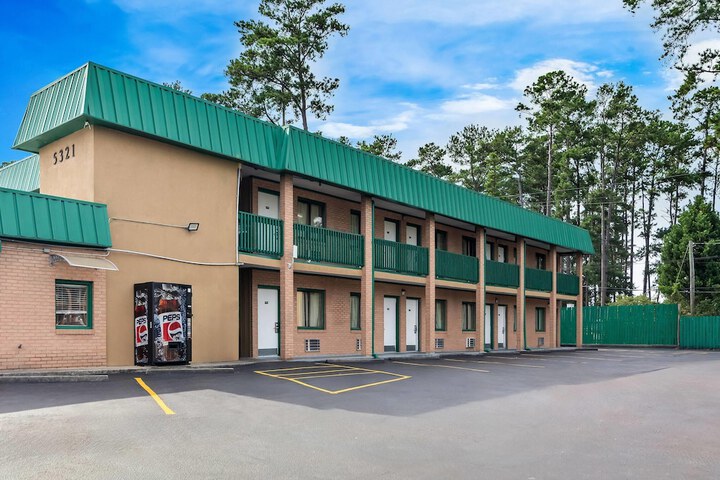 Super 8 by Wyndham Columbia SC / Ft. Jackson