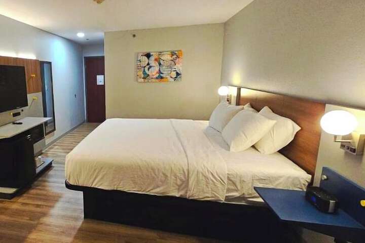 Room 7 of 28