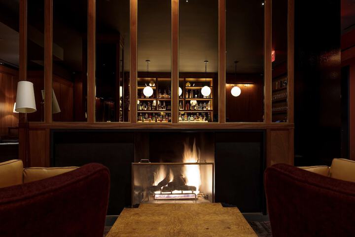 Lounge 82 of 86