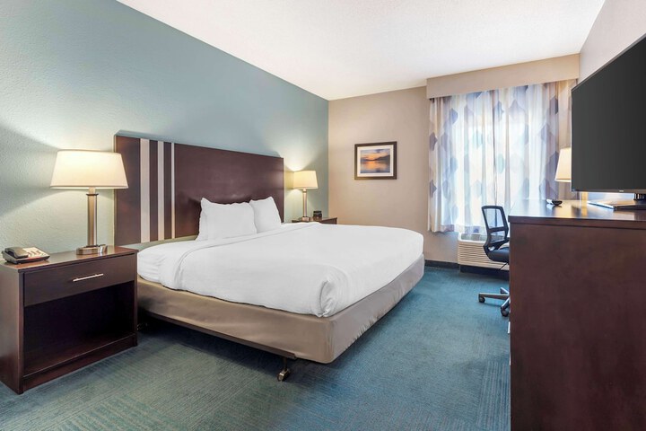 Room 16 of 34