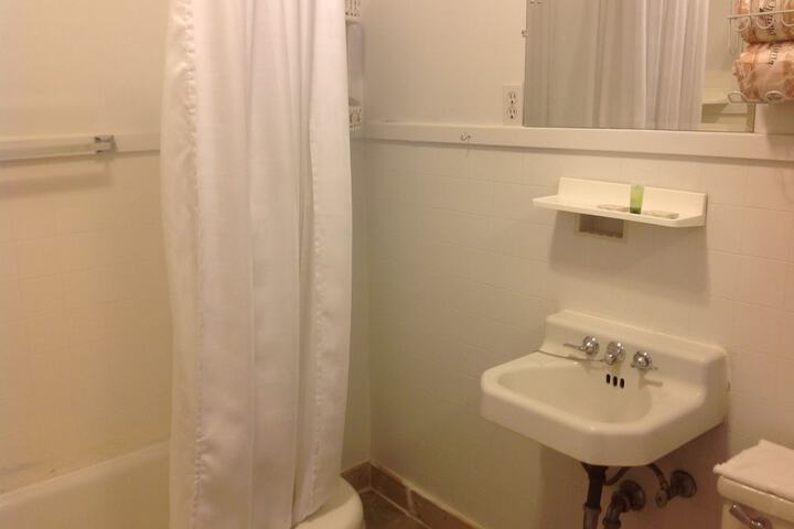 Room 32 of 44