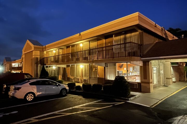 Travelers Inn