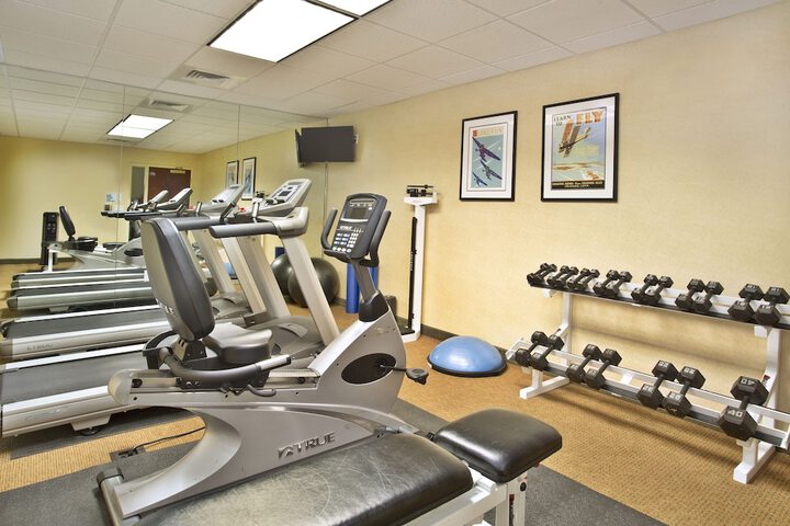 Holiday Inn Express & Suites Bradley Airport by IHG