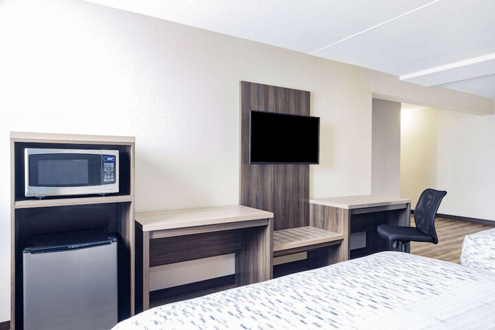 Room 13 of 33
