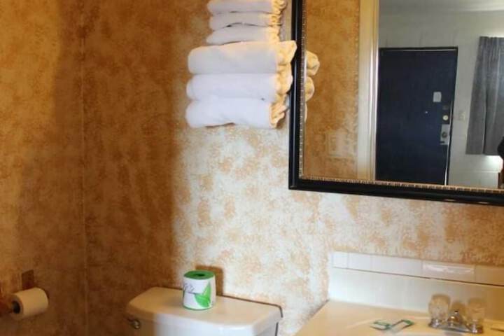 Room 6 of 24