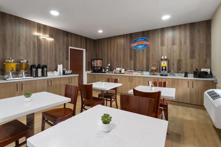 Baymont by Wyndham Savannah / Garden City