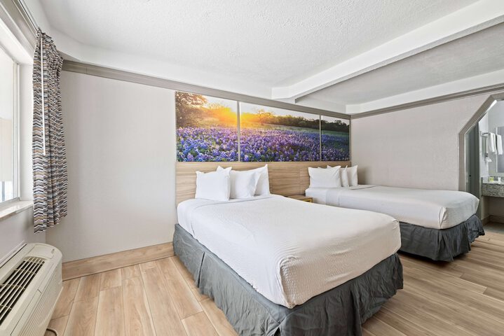 Room 12 of 16