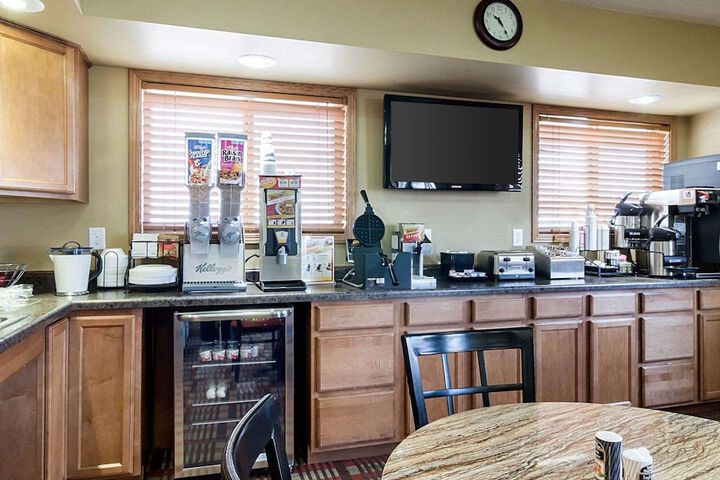 Econo Lodge Jamestown South