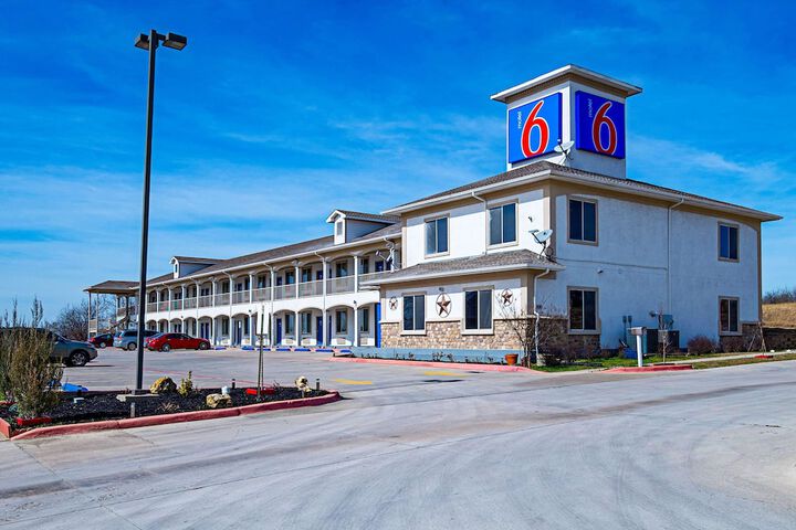 Motel 6 Rhome TX