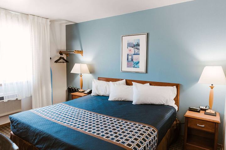 Room 8 of 25
