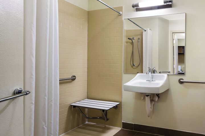 Room 10 of 37