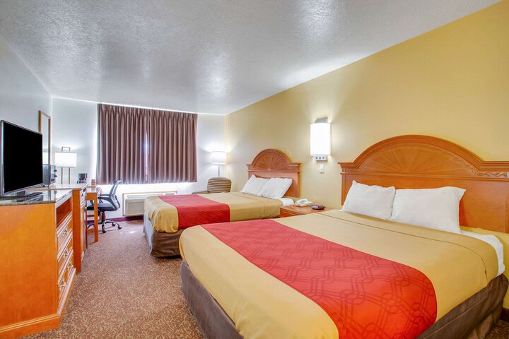 Room 13 of 32