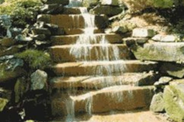 NICHOLS VILLAGE HOTEL AND SPA