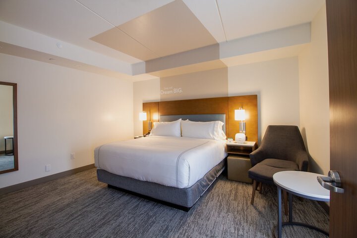 Room 53 of 103